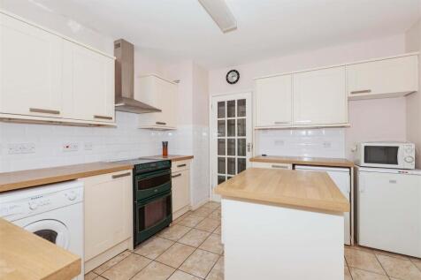 Cowdray Drive_15.jpg