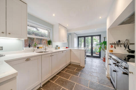 4 bed, 2 bath Terraced in manchester - Photo 4