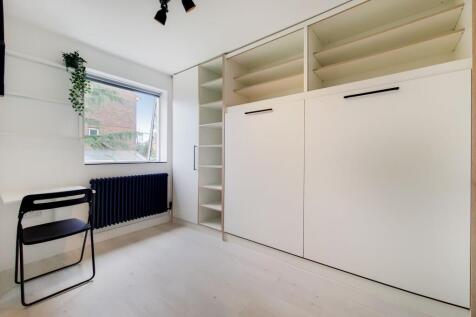 This lovely one-bedroom room is part of a friendly shared house (House of Multiple Occupation) and offers a great mix of comfort, convenience and community living.When you walk in, you’ll find a brigh
