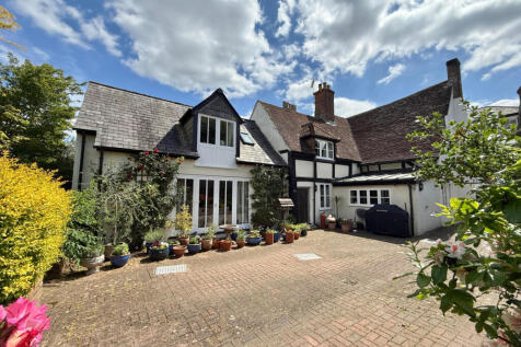 four bedroom home in the town centre