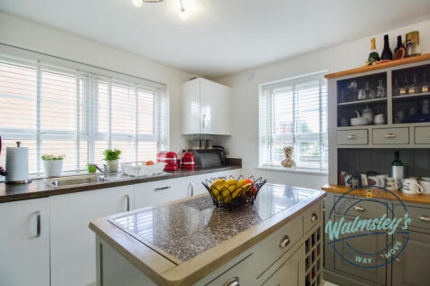 Breakfast bar & dual aspect