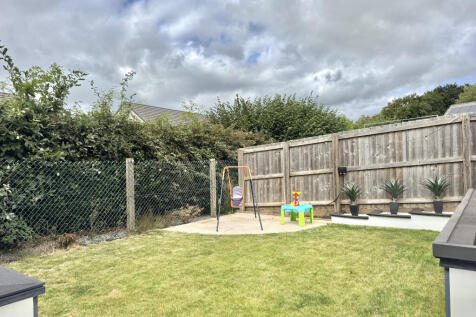 Enclosed Landscaped Garden