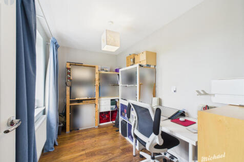 CAM03218G0-PR0735-STILL012