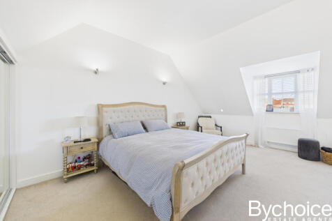 CAM05454G0-PR0089-STILL028