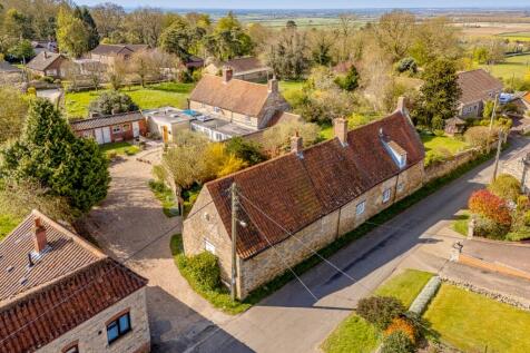 2 Club Yard (Harmston)-1