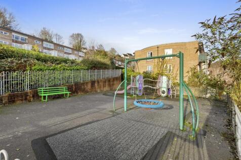 118 St Hughs Ave, HP13 7TZ-13.jpg