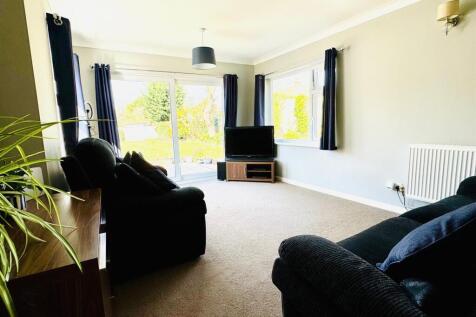 LOUNGE: