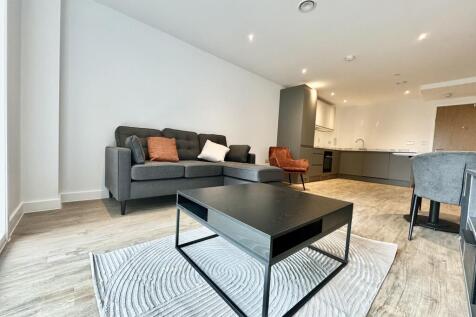 Newly renovated 1-bedroom apartment in the heart of the city. Fully furnished with modern decor. Open-plan living area, sleek kitchen, and a spacious bedroom. Close to amenities and transport links. I