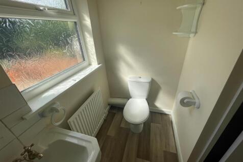 Bathroom 2.jpg