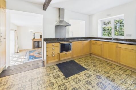 CAM01995G0-PR0340-STILL001