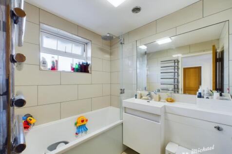 CAM03218G0-PR0473-STILL007