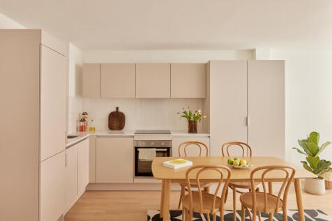 Kitchen & Dining Area