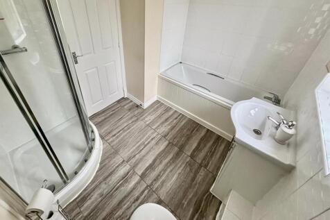 Family Bathroom/ WC: