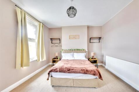 Bedroom One_1.jpeg