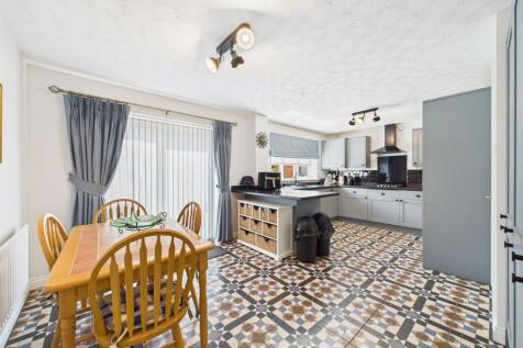 Kitchen / Breakfast Room