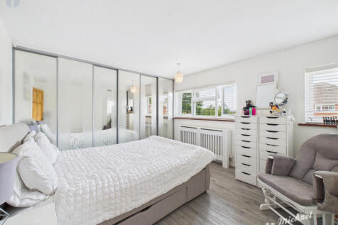 CAM03218G0-PR0694-STILL003