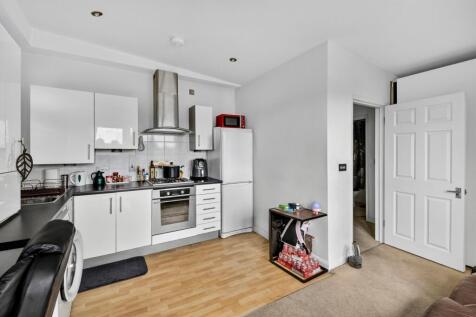 Bright and modern top-floor furnished studio with a private balcony, located in a quiet London neighbourhood with excellent transport links.