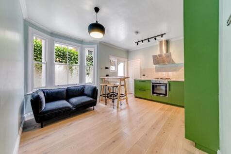 86537-JM-PropWorld-24A OAKSFORD AVENUE -11.jpg