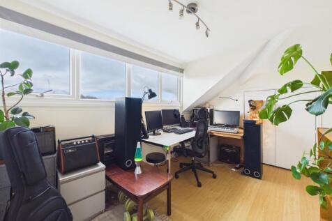 Loft Room 1.jpg