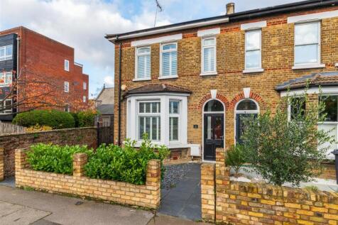 Wellesley Road, E11