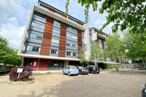 Set in the stylish and vibrant area of Salford Quays, the Broadway development has some cracking one bedroom apartments on offer. On the outside you'll find landscaped gardens and your very own secure