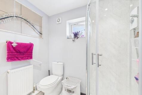 En-Suite To Master Bedroom