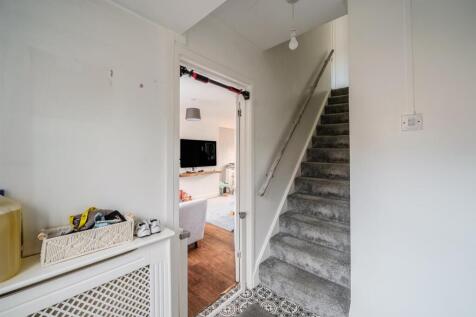 6 LUDLOW CLOSE-9.jpg