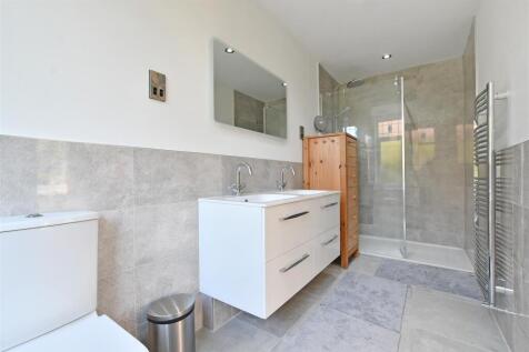 8 bed, 5 bath Detached in Sheffield - Photo 15