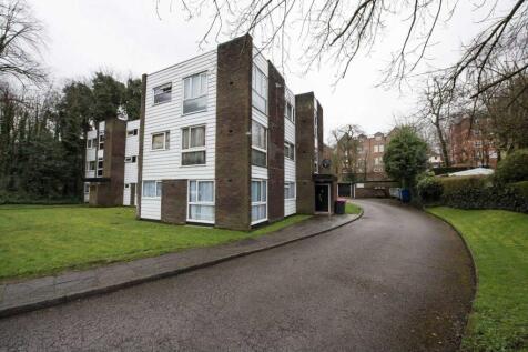 Aubrey Lee Estate Agents are pleased to offer this refurbished second floor, one bedroom apartment situated in this popular development which is conveniently and pleasantly located being tucked away j