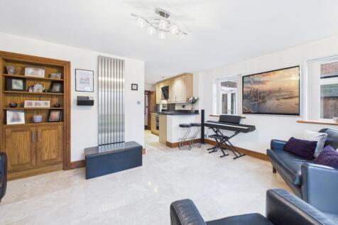 Family Dining/Kitchen