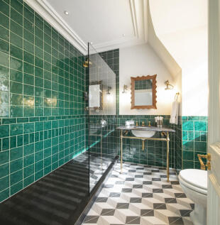 10 bed, 10 bath Detached in London - Photo 30