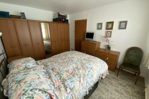 Bedroom no.1 front double: