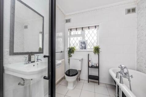 Carden Avenue 169 BATHROOM.jpeg