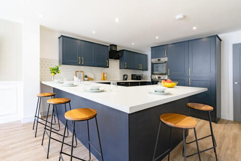 6 Bedroom Terraced in PO4 0BA