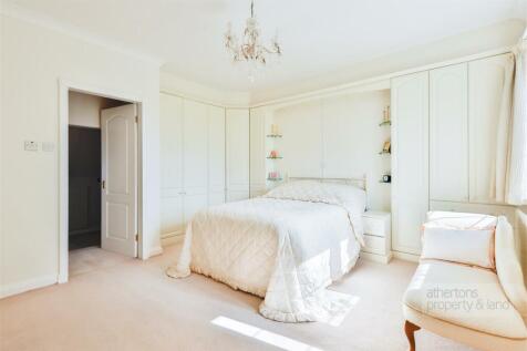 Beacon Holme - Bedroom One.jpg