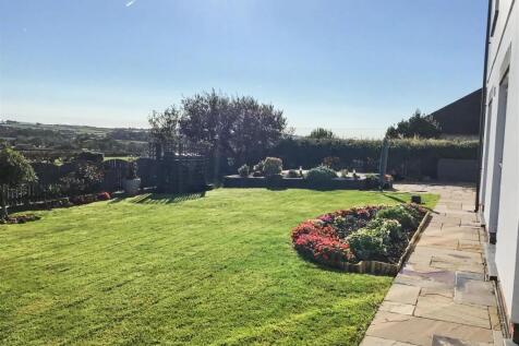 Rear garden (taken by owners last summer)