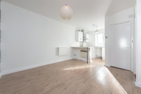 Unique conversion! This apartment is set on the first floor. Through a gated entrance you walk down a cobbled road and into Warfield Yard. The courtyard is surrounded by other residential homes and of