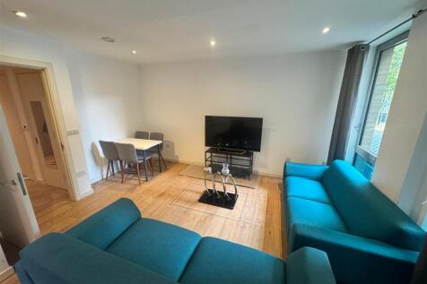 We are pleased to present this superb split-level apartment within a highly desirable gated development just a minutes walk from King's Cross Station. The property is designed and furnished to a very