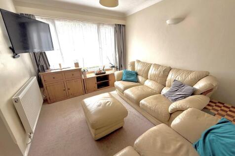 6 Eastergate Gree...
