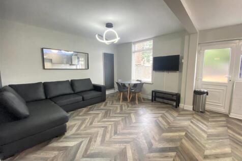 4 Bedroom House in M13 0AX
