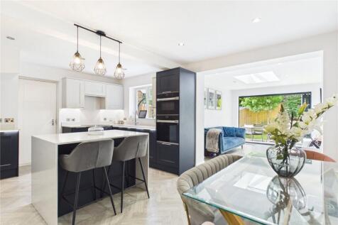 Kitchen /Living/Dini