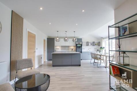 KITCHEN/FAMILY ROOM
