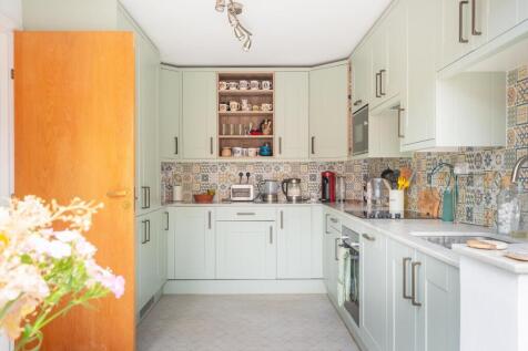 0W6RWW - Kitchen B.jpg