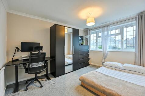1 Denham Gardens-05.jpg