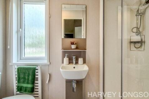Modern shower room in Swift Faygate holiday home a