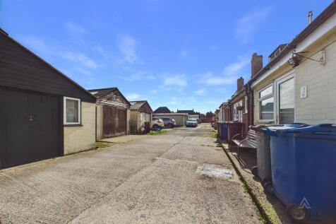 CAM02696G0-PR0712-STILL020.jpg