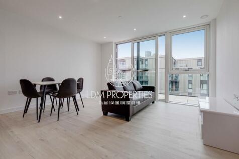 Two private terraces, one off the open-plan living space and one across the rear of both bedrooms, with lake views. Approx 818 sq ft 2-bed 2-bath on the 7th floor at Hartingtons Court, Woodberry Down