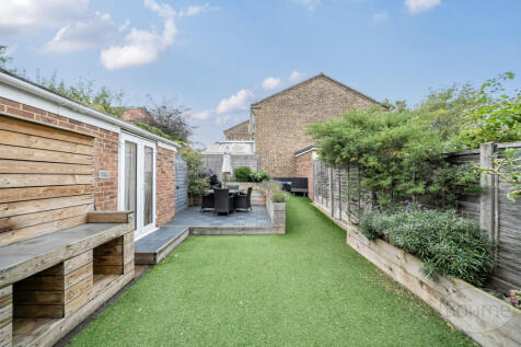 69006453-f02f-4b3...