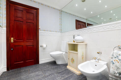 5 bed, 5 bath Detached in Glasgow - Photo 17
