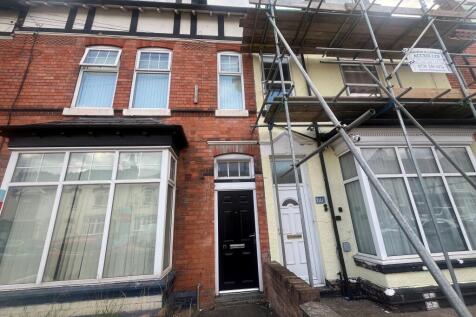** Zero Deposit Guarantee Available **
*£50 contribution to bills**PROFESSIONAL HOUSESHARE* Large ground floor ensuite room in a shared house. The shared facilities include a lovely kitchen/diner and